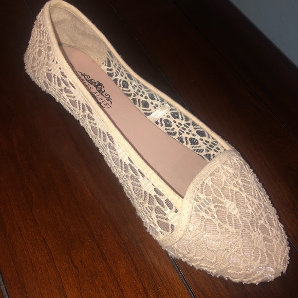 Lace Patterned Flats - Picture 2 of 3